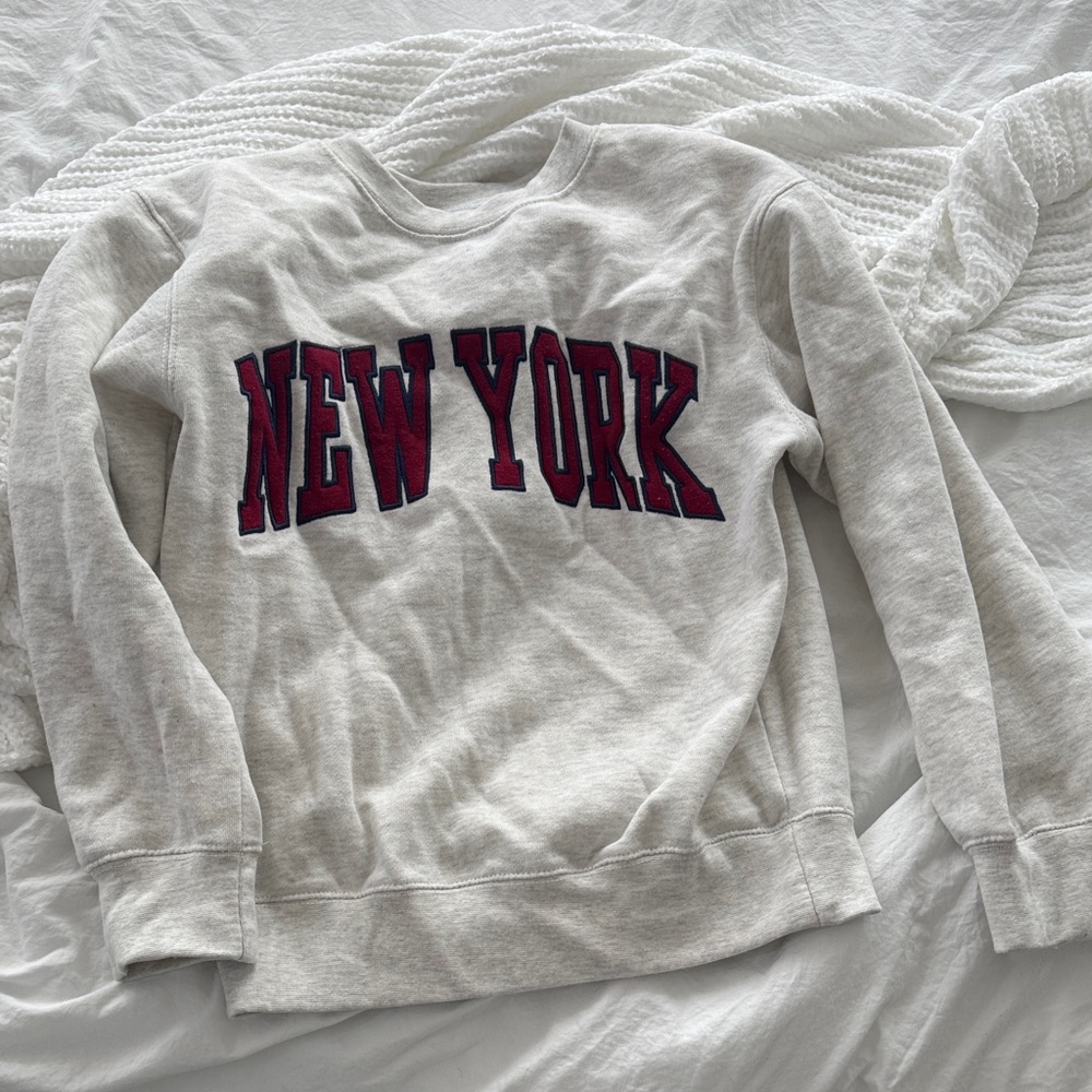 New York Graphic Women's Sweater - Cream and Red